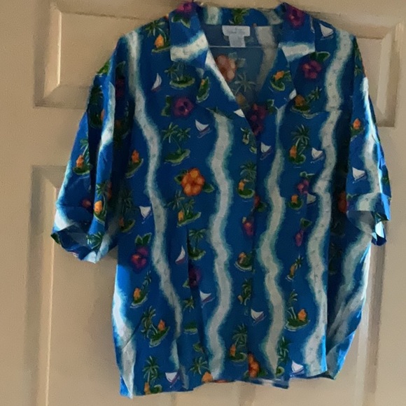 Hawaiian shirt - Picture 2 of 4